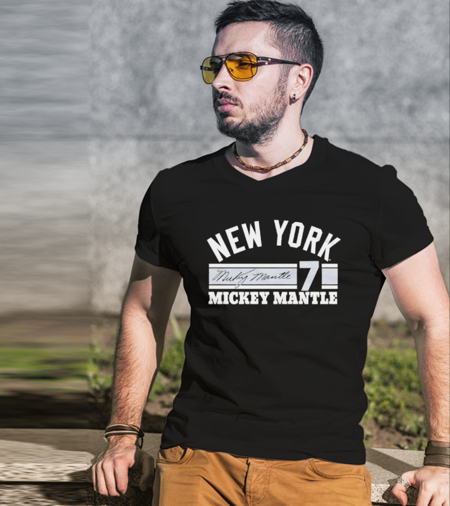 New York Mickey Mantle Distressed Number 7 Retro Sports T-Shirt