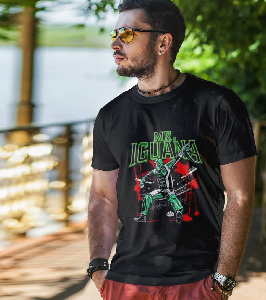 Mr Iguana Masked Wrestler With Lizard Puppet AAA Red Paint Splatter T-Shirt