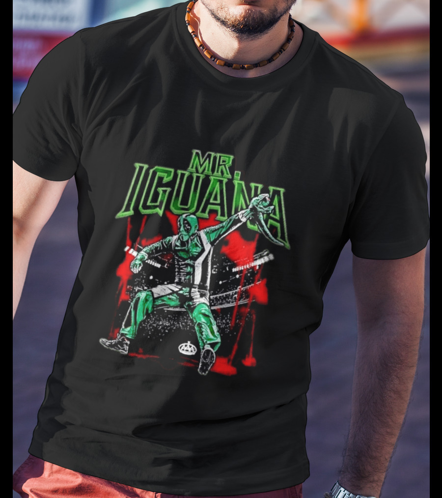 Mr Iguana Masked Wrestler With Lizard Puppet AAA Red Paint Splatter T-Shirt