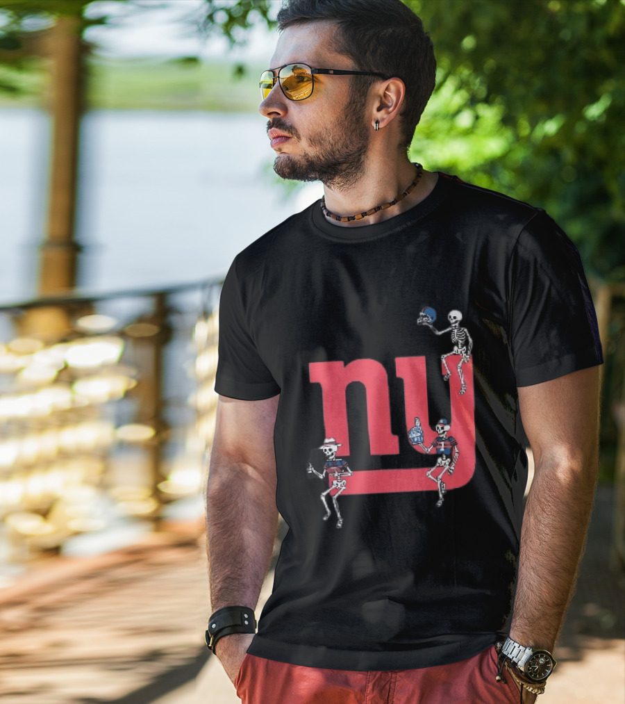 New York Giants Skeletons Dance With Football Helmets T-Shirt