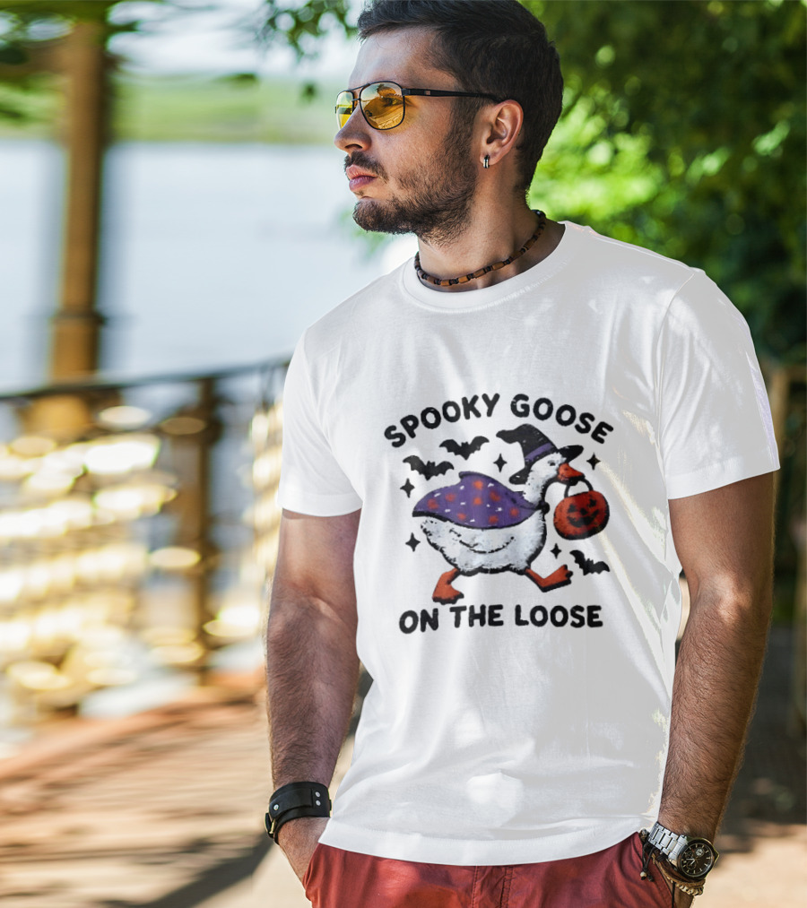 Spooky Goose On The Loose Witch Hat Pumpkin Cape Bats T-Shirt