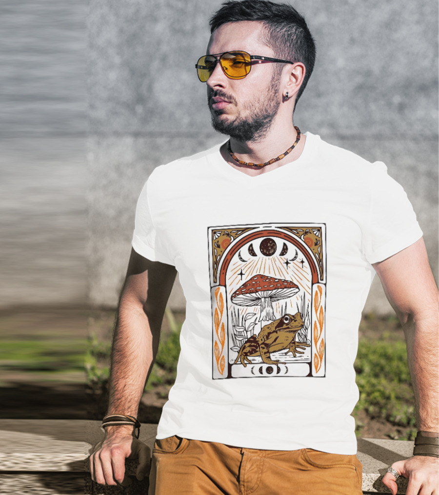 Toad With Amanita Mushroom And Celestial Moon Phases Tarot Aesthetic T-Shirt