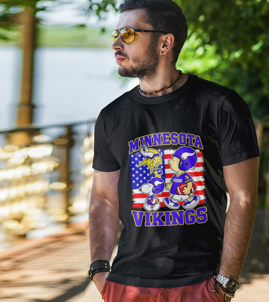 Minnesota Vikings Snoopy Woodstock American Flag Football 2026 T-Shirt