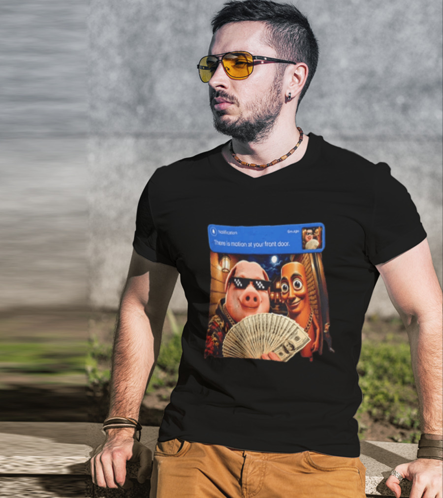 Notification Meme Pig And Wooden Man With Money Motion Alert T-Shirt