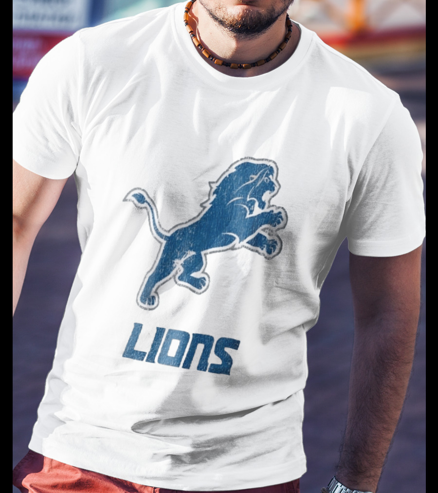 Detroit Lions Distressed Blue Leaping Lion Vintage Team Spirit T-Shirt