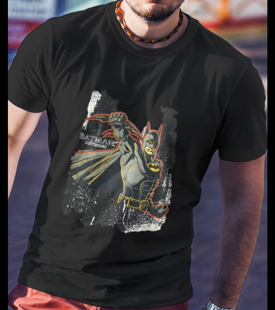 DC Comics Batman Returns 1992 Masked Superhero Holding Batarang Distressed Batman T-Shirt
