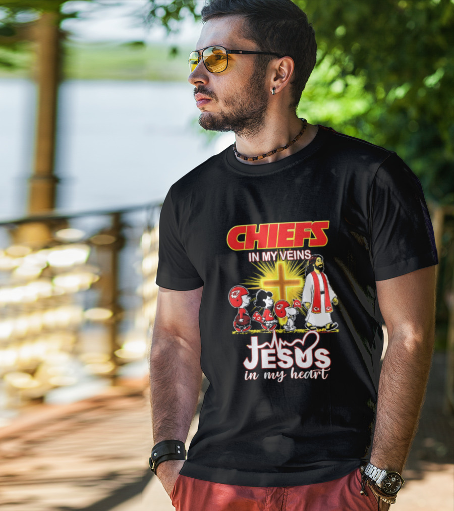 Chiefs In My Veins Jesus In My Heart Snoopy And Charlie Football T-Shirt