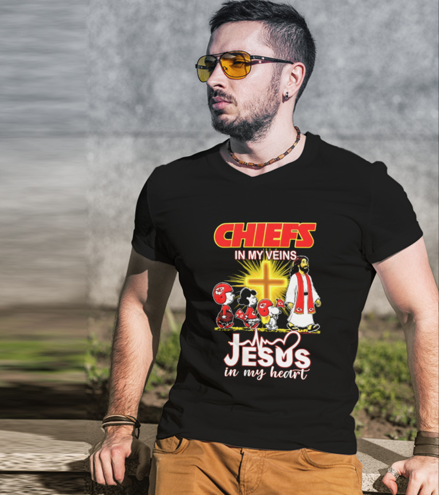 Chiefs In My Veins Jesus In My Heart Snoopy And Charlie Football T-Shirt
