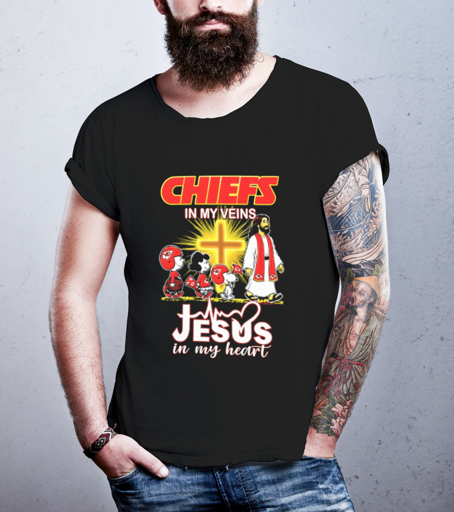 Chiefs In My Veins Jesus In My Heart Snoopy And Charlie Football T-Shirt