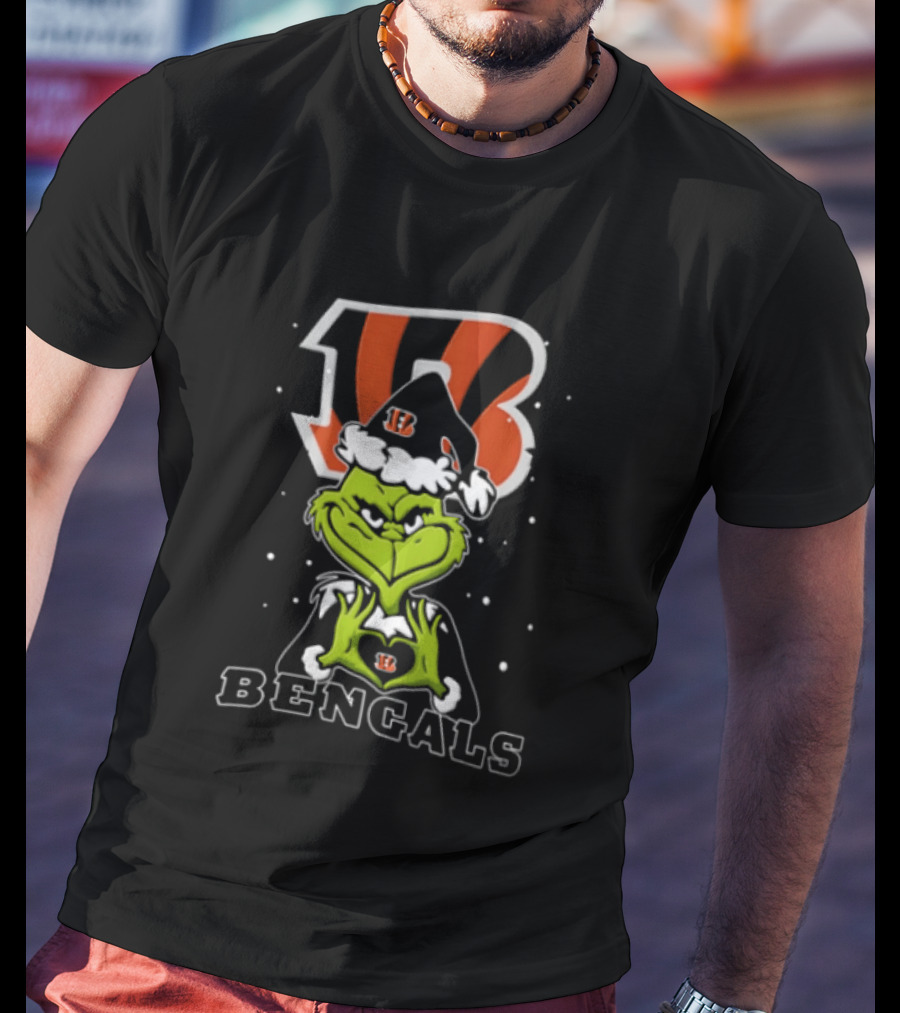 Cincinnati Bengals Grinch Making Heart Hands Christmas T-Shirt