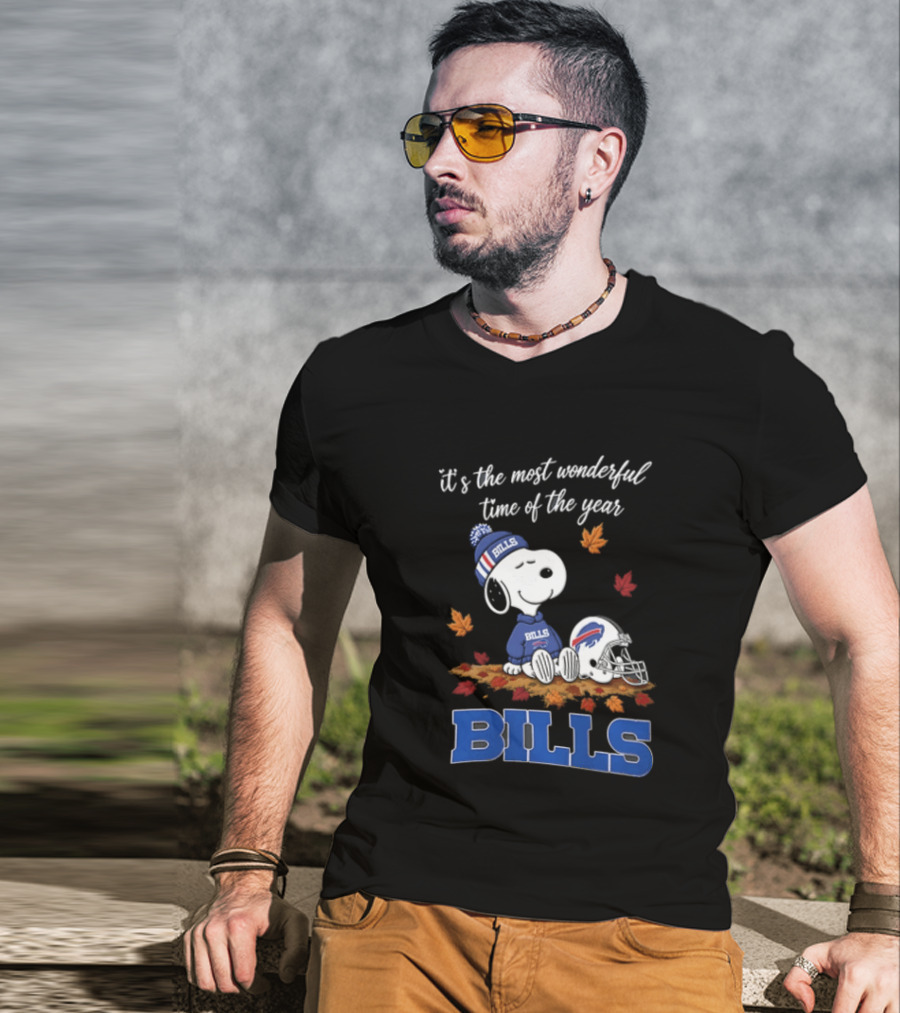 It's The Most Wonderful Time Of Year Snoopy Buffalo Bills Sitting Helmet Leaves T-Shirt
