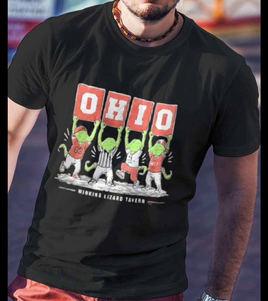 Winking Lizard Tavern Ohio 83 WLT Four Cartoon Green Lizards Holding OHIO Signs T-Shirt