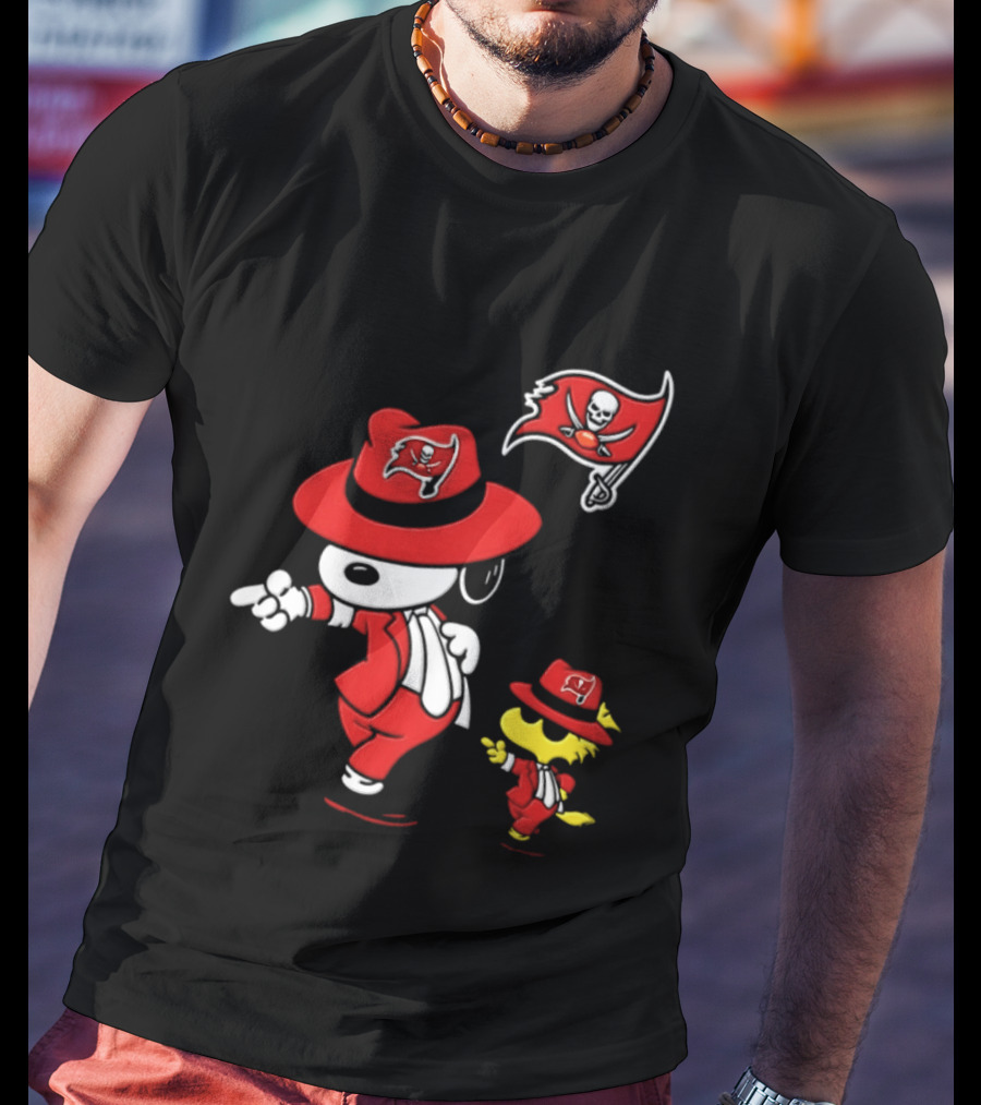 Snoopy Woodstock Tampa Bay Buccaneers Pirate Flag Dance T-Shirt
