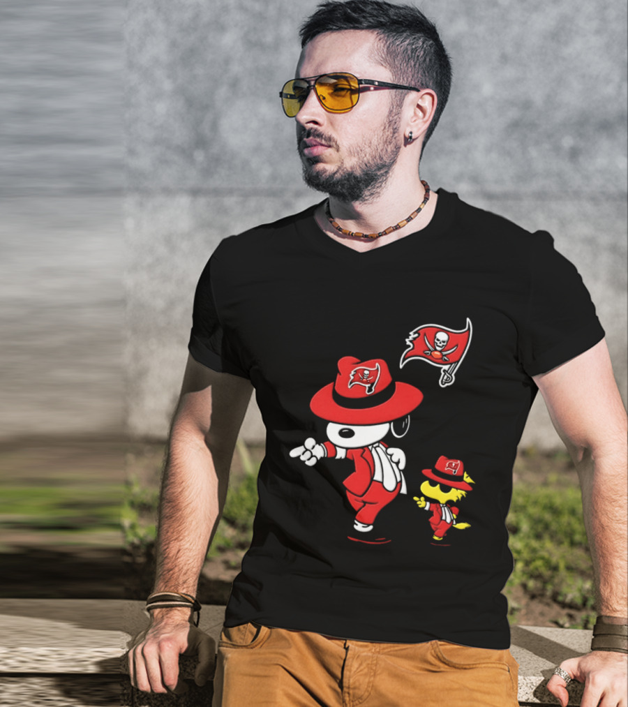 Snoopy Woodstock Tampa Bay Buccaneers Pirate Flag Dance T-Shirt