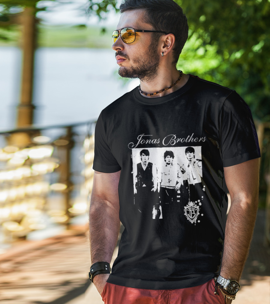 Jonas Brothers Tour Music Iconic Band Concert Memorabilia T-Shirt