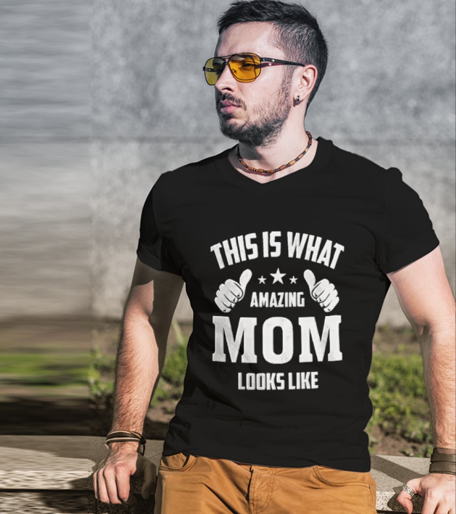 This Is What Amazing Mom Looks Like Two Thumbs Pointing Stars T-Shirt
