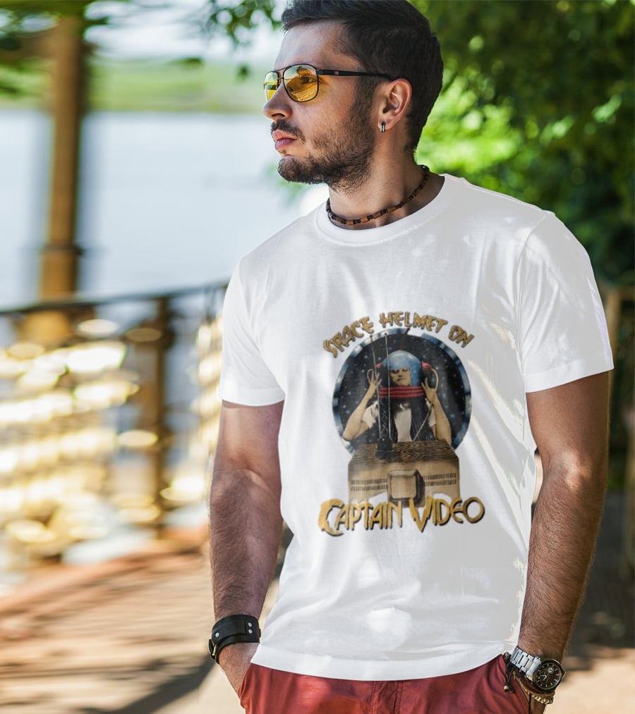 Space Helmet On Captain Video Retro Sci Fi Adventure T-Shirt
