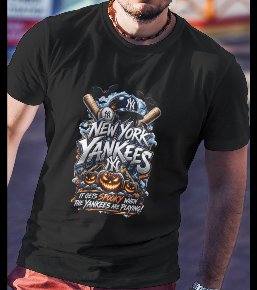 New York Yankees It Gets Spooky When The Yankees Are Playing Halloween MLB T-Shirt