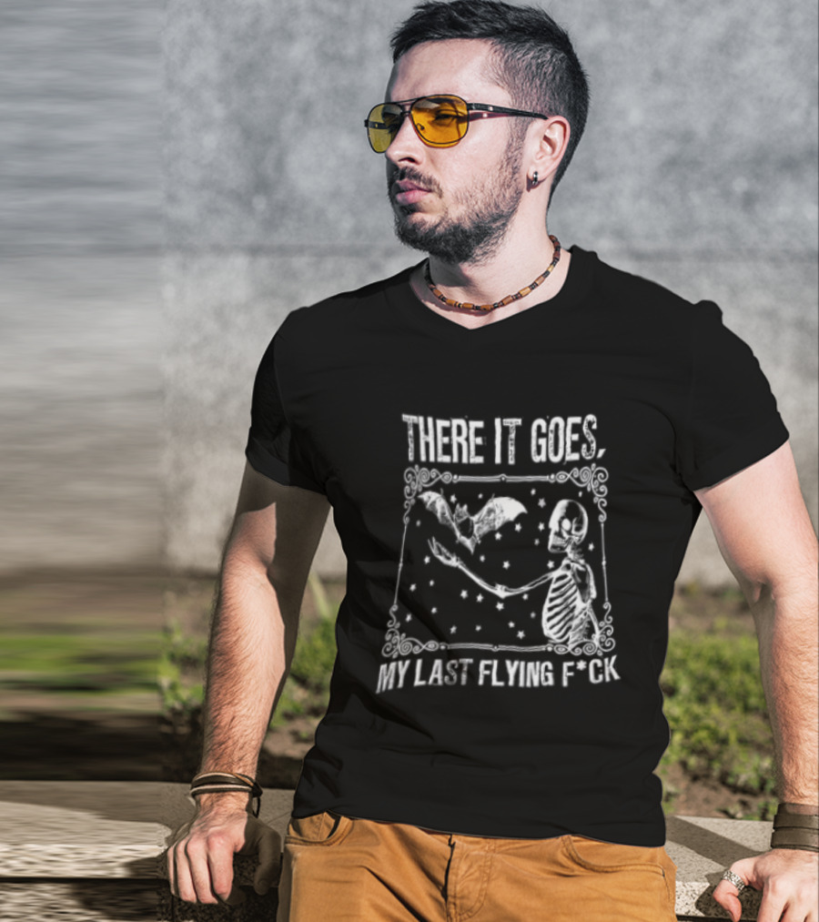There It Goes My Last Flying F'ck Skeleton Bat Retro Vintage Halloween T-Shirt