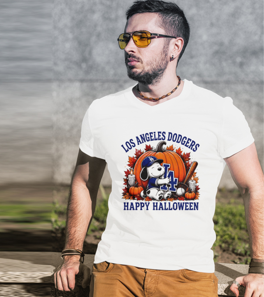 Los Angeles Dodgers Snoopy Hugging Pumpkin Happy Halloween Baseball T-Shirt
