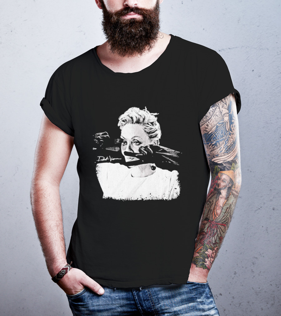 Deborah Vance Hacks TV Show Makeup Scene T-Shirt