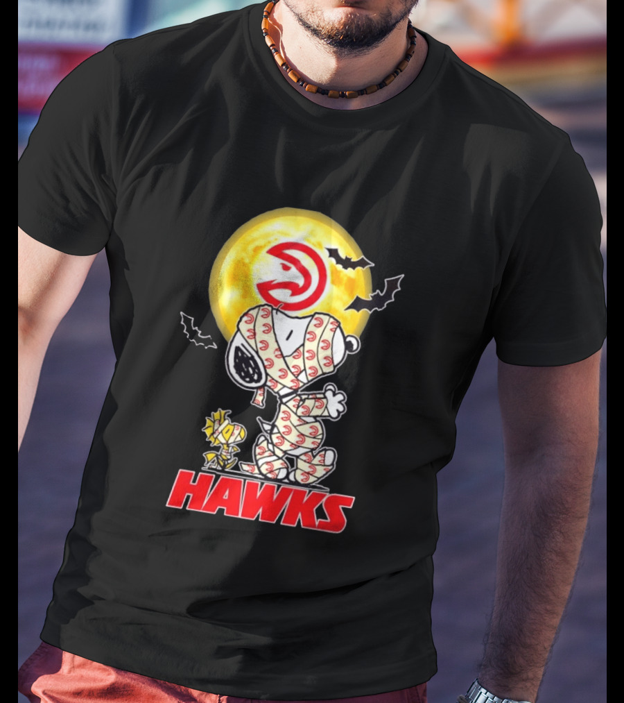 Atlanta Hawks Snoopy Woodstock Mummy Halloween Moon Bats T-Shirt