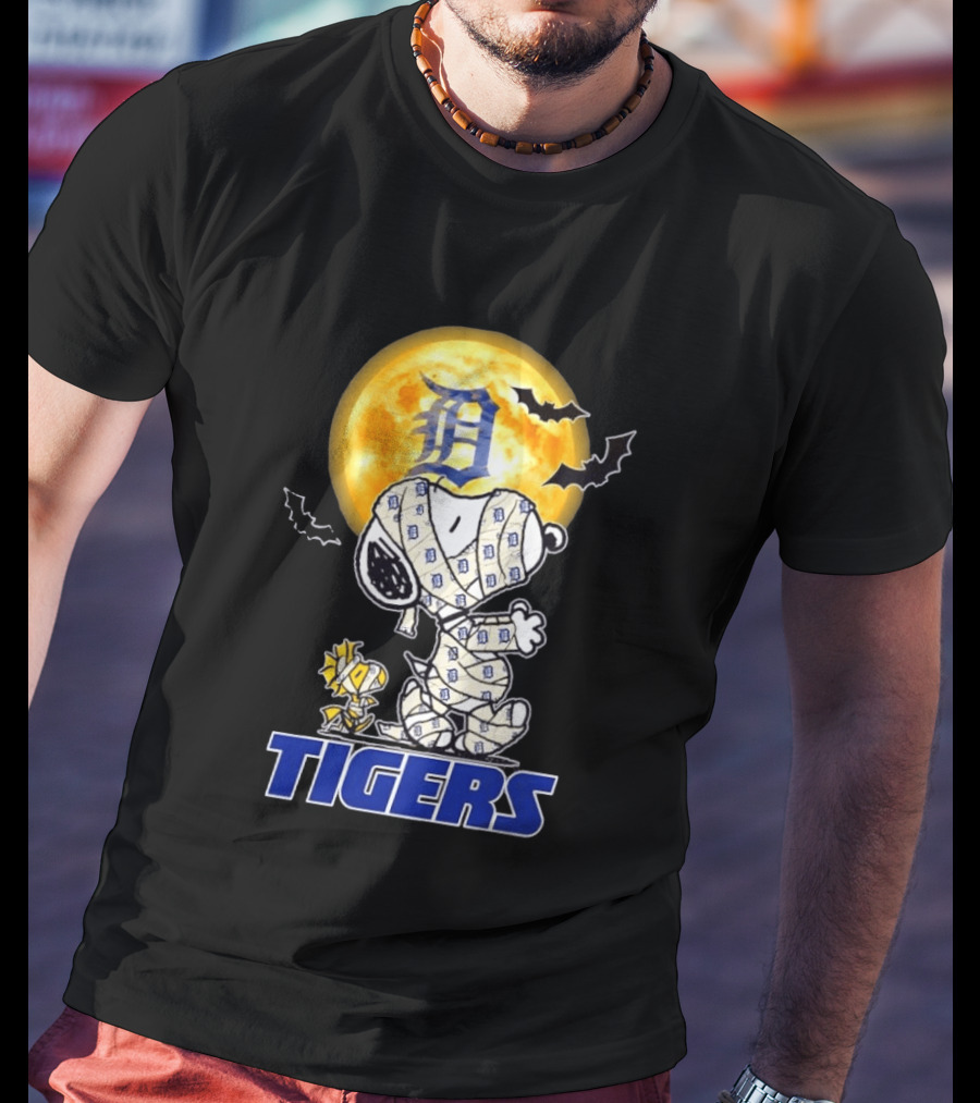 Detroit Tigers Snoopy Woodstock Mummy Halloween Moon Bats T-Shirt