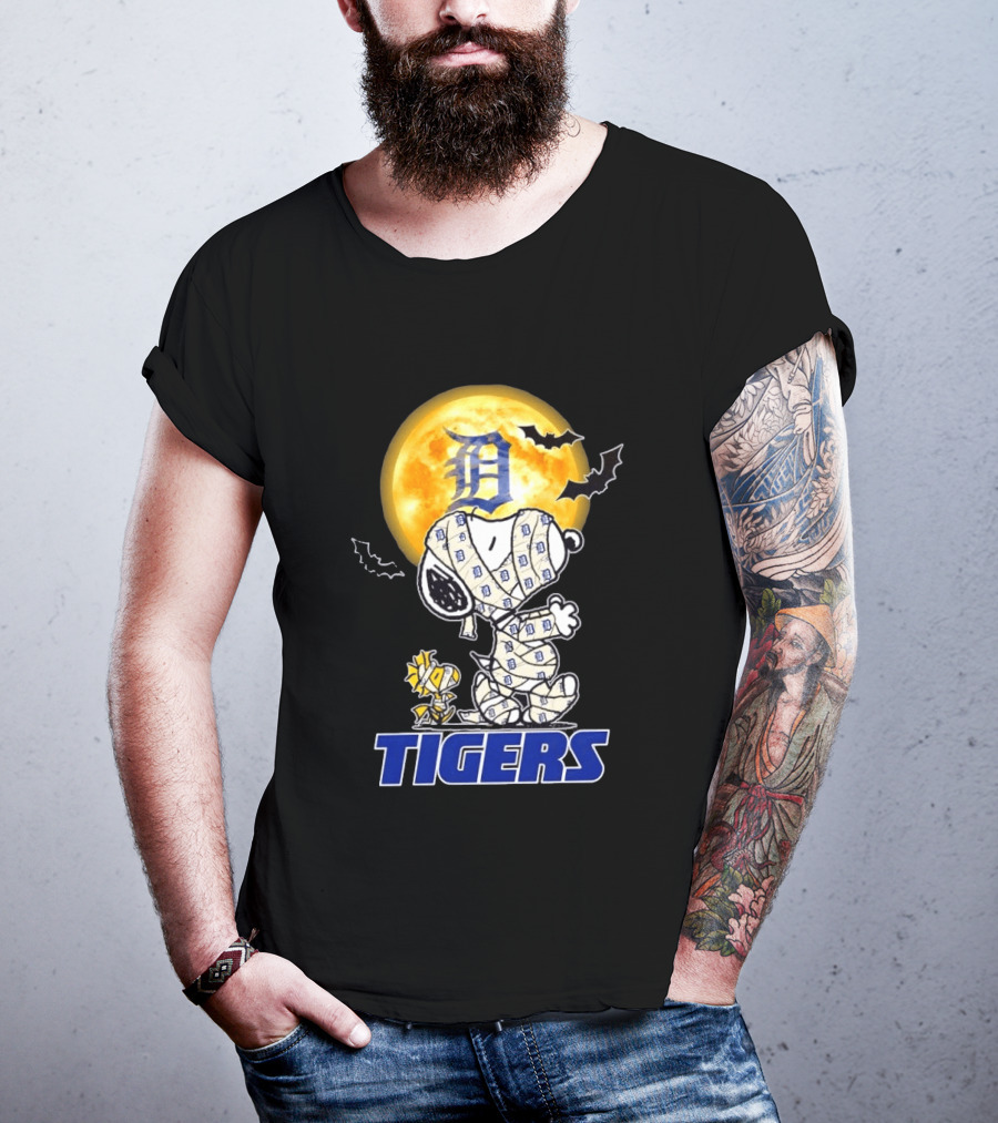 Detroit Tigers Snoopy Woodstock Mummy Halloween Moon Bats T-Shirt