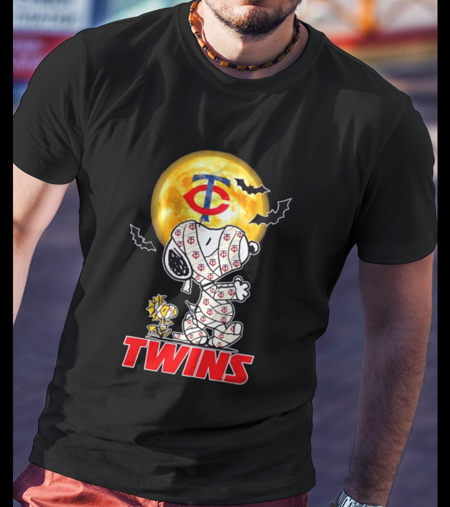 Minnesota Twins Snoopy Woodstock Mummy Halloween Moon Bats T-Shirt