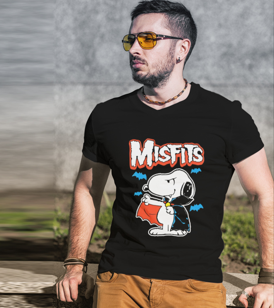 Misfits Snoopy Vampire Halloween Blue Bats Cloak T-Shirt