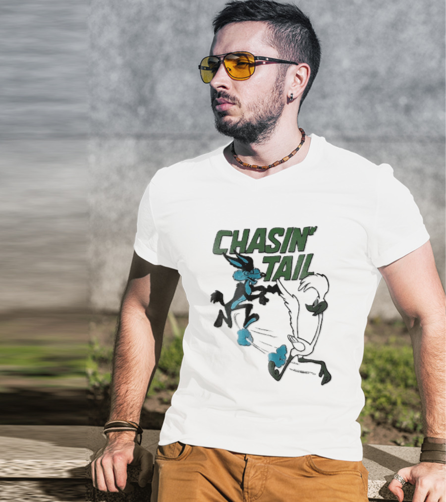Chasin' Tail Looney Tunes Cartoon Bugs Bunny And Bull T-Shirt