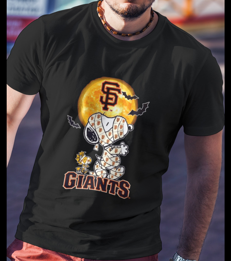San Francisco Giants Snoopy Woodstock Mummy Halloween Moon T-Shirt