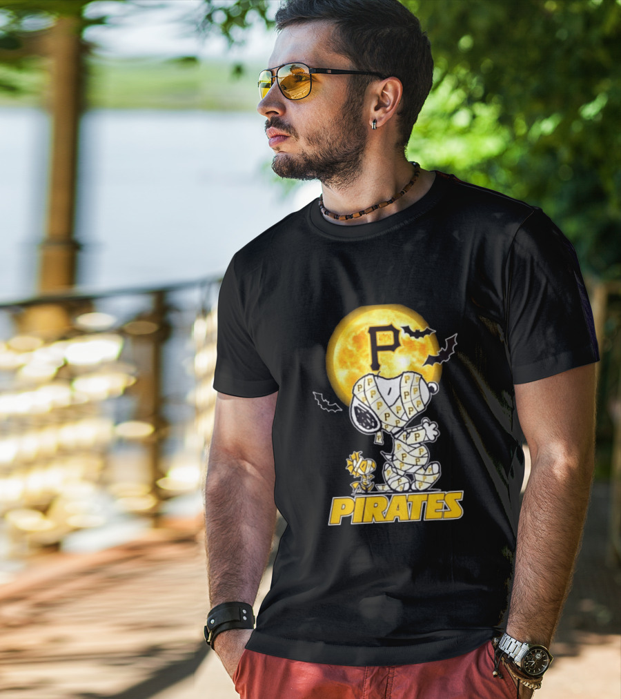 Pittsburgh Pirates Snoopy Woodstock Mummy Halloween Moon Bats T-Shirt