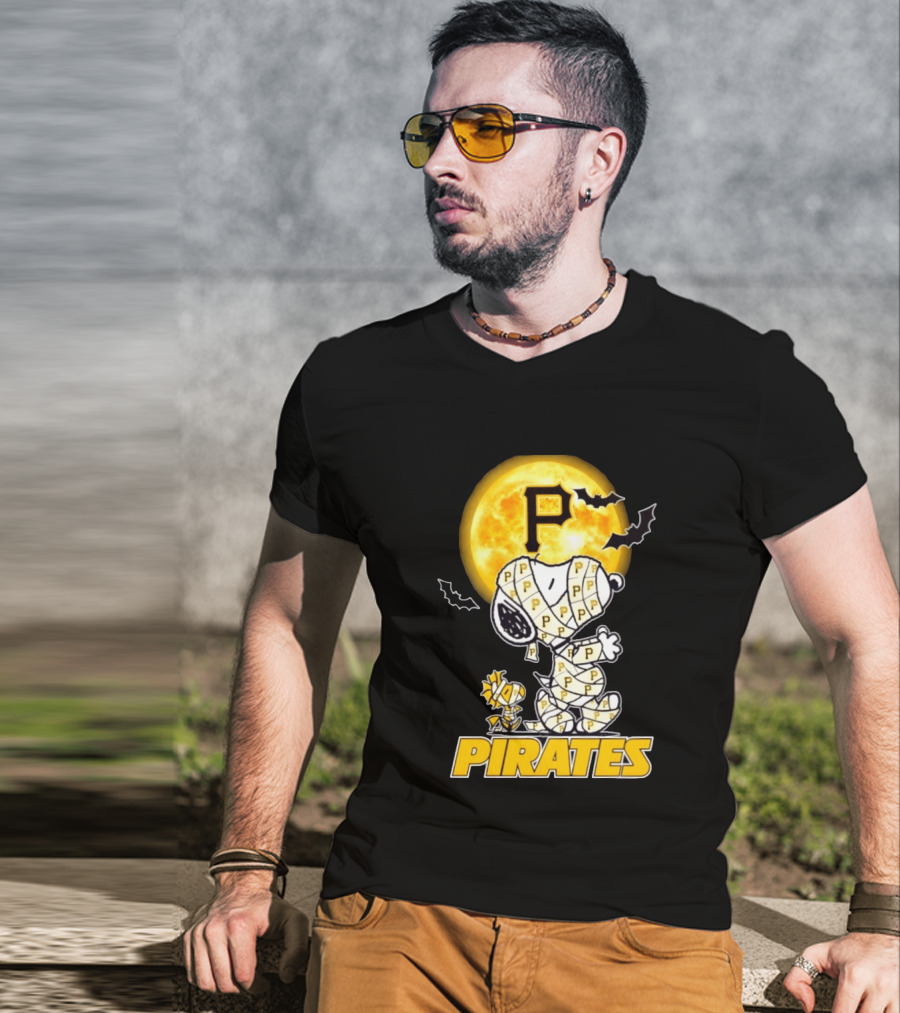 Pittsburgh Pirates Snoopy Woodstock Mummy Halloween Moon Bats T-Shirt