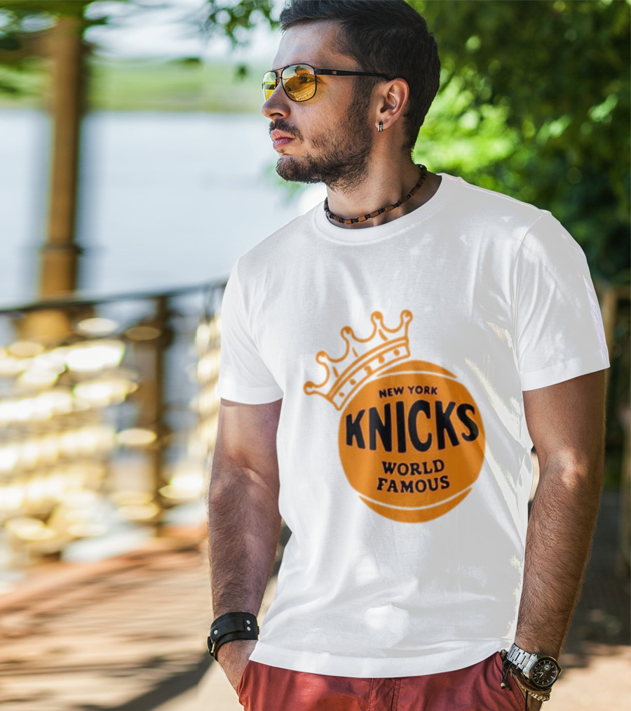 New York Knicks NBA Basketball World Famous Crown T-Shirt