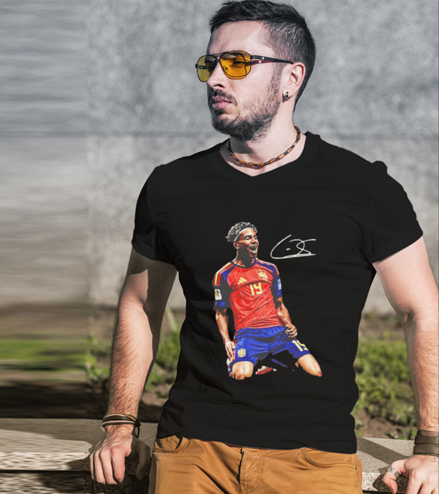 19 Lamine Yamal Spain National Football Team Soccer Jersey Celebration T-Shirt