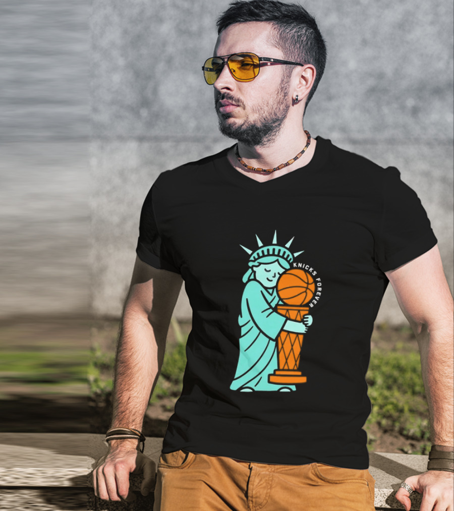 Statue Of Liberty Hug Larry O'Brien Trophy Knicks Forever T-Shirt
