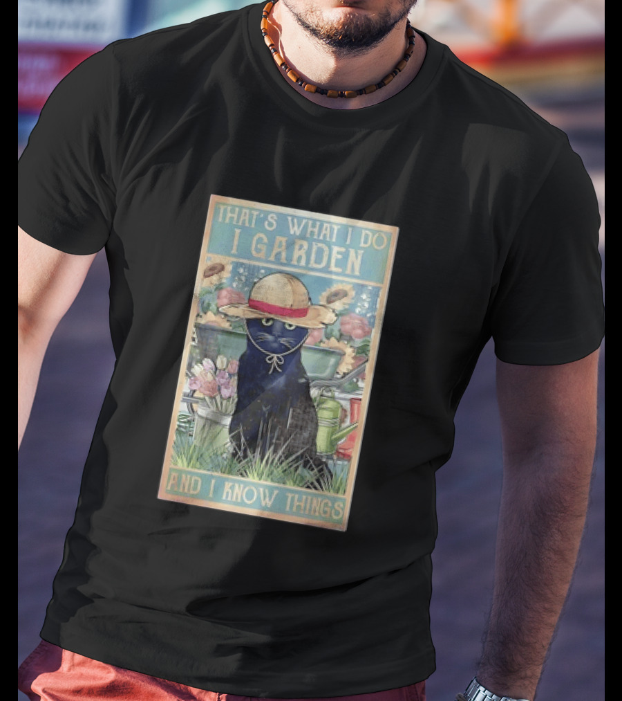 That's What I Do I Garden Cat With Straw Hat And I Know Things T-Shirt