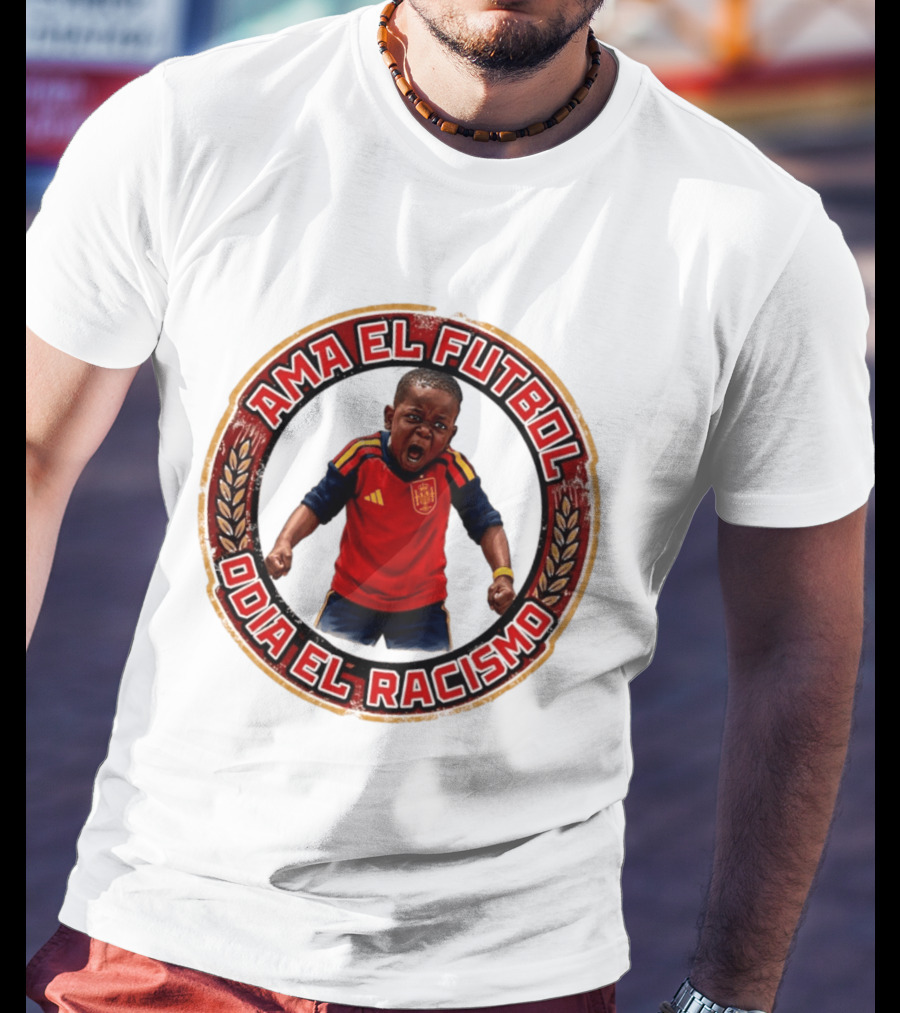 Ama El Futbol Odia El Racismo Niño Con Camiseta Roja Y Azul T-Shirt