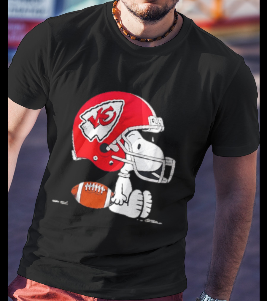 Snoopy Kansas City Chiefs Helmet Football T-Shirt