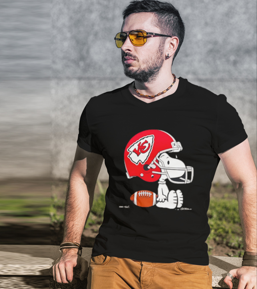 Snoopy Kansas City Chiefs Helmet Football T-Shirt