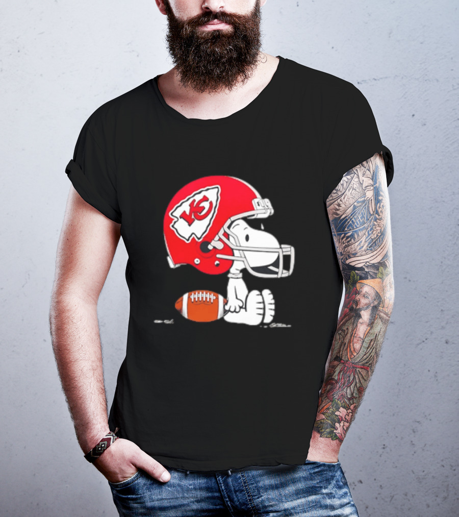 Snoopy Kansas City Chiefs Helmet Football T-Shirt