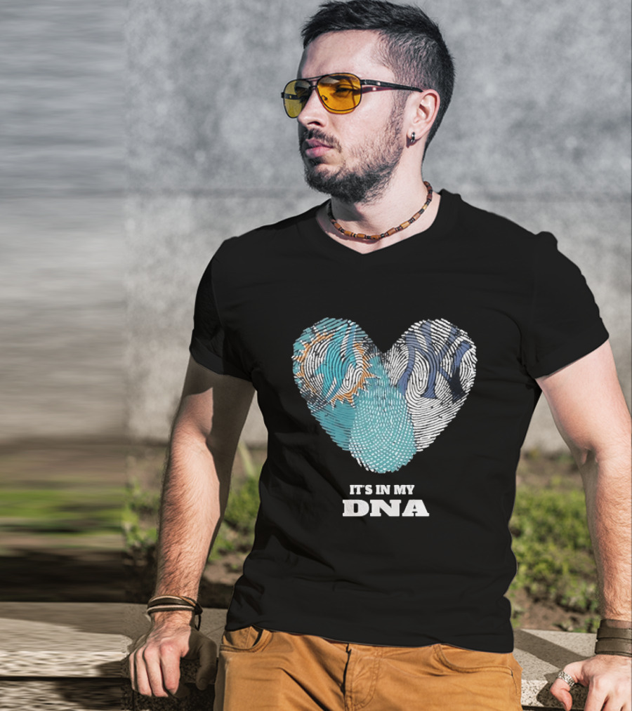 New York Yankees Statue Of Liberty It's In My DNA T-Shirt