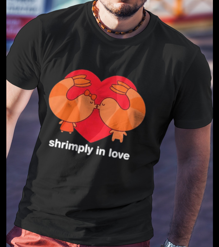 Shrimply In Love Cute Couple Valentine's Pun With Heart And Kissing Shrimps T-Shirt