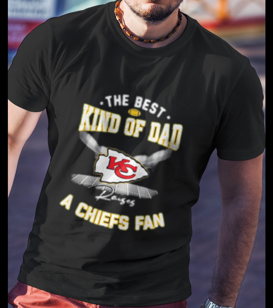 The Best Kind Of Dad Raises A Kansas City Chiefs Fan T-Shirt