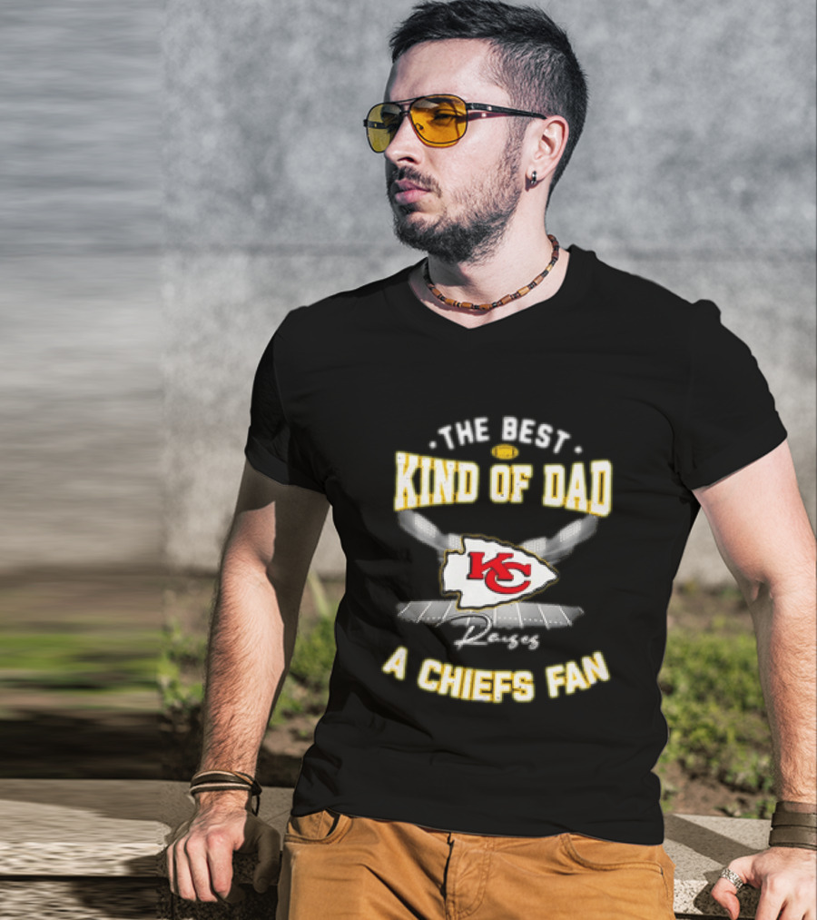 The Best Kind Of Dad Raises A Kansas City Chiefs Fan T-Shirt