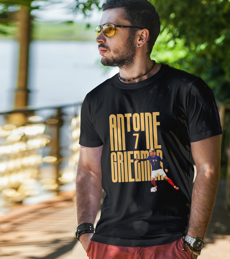 Antoine Griezmann 7 France Football Dribbling T-Shirt