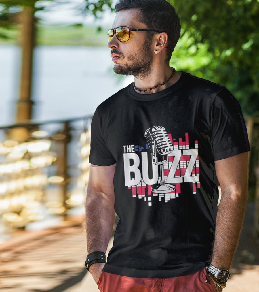 Podcast The Buzz Microphone T-Shirt