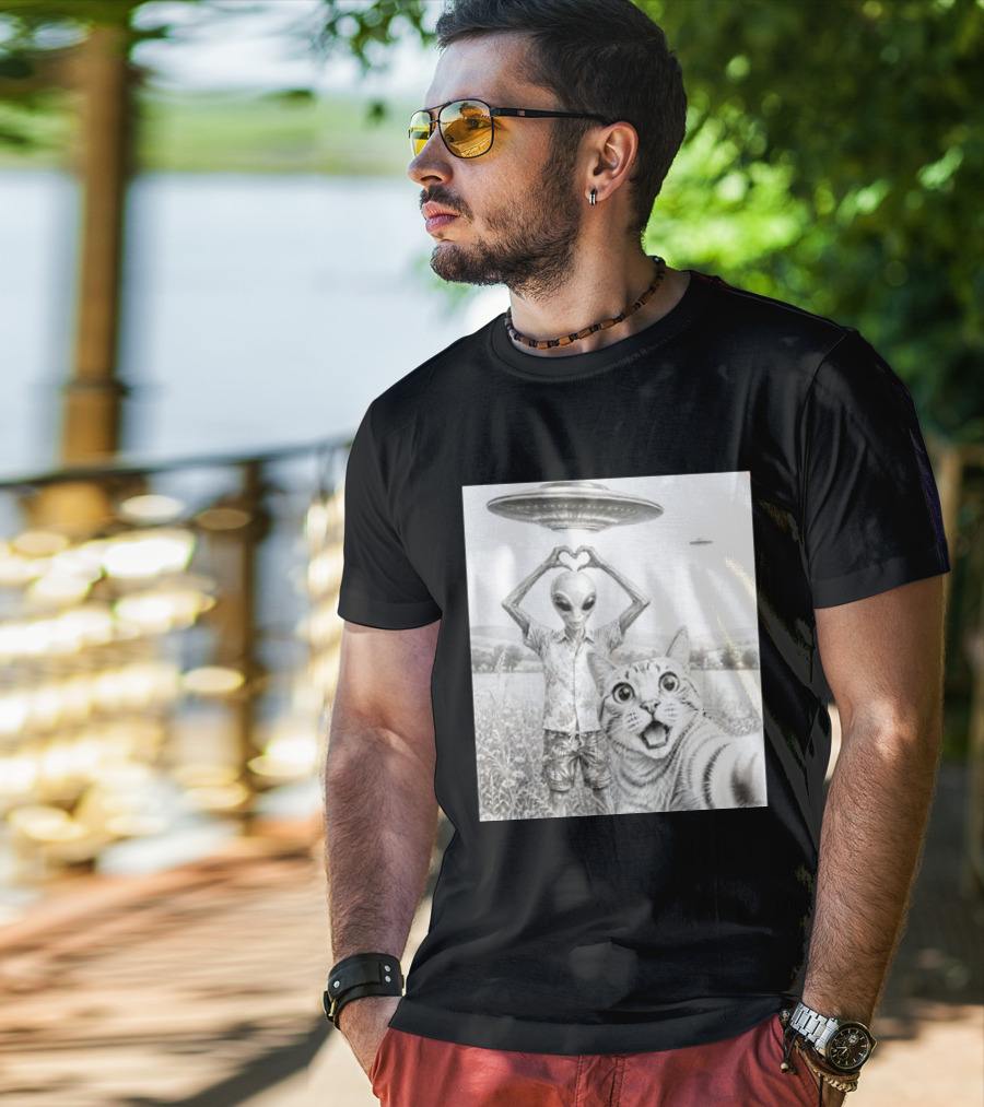 Alien And Cat Selfie UFO Extraterrestrial Meadow Scene T-Shirt