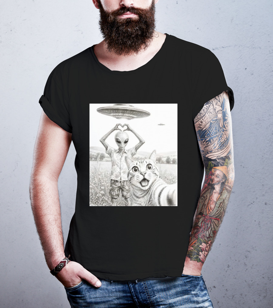 Alien And Cat Selfie UFO Extraterrestrial Meadow Scene T-Shirt